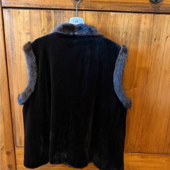 Sheared Mink reversible vest. - Picture 2 of 3